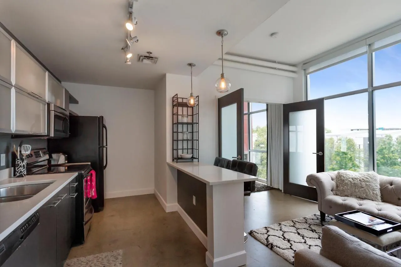 Soak Up The Opulent Feel Of A Lavish Monochrome Abode Villa Nashville 0*,  United States